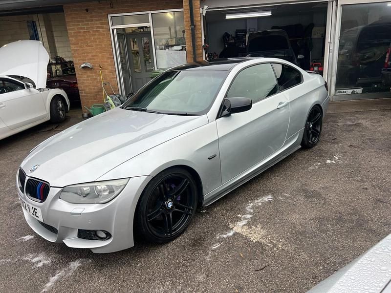 Begagnad BMW 320 Sport Line 2012 Blå Sportkupé