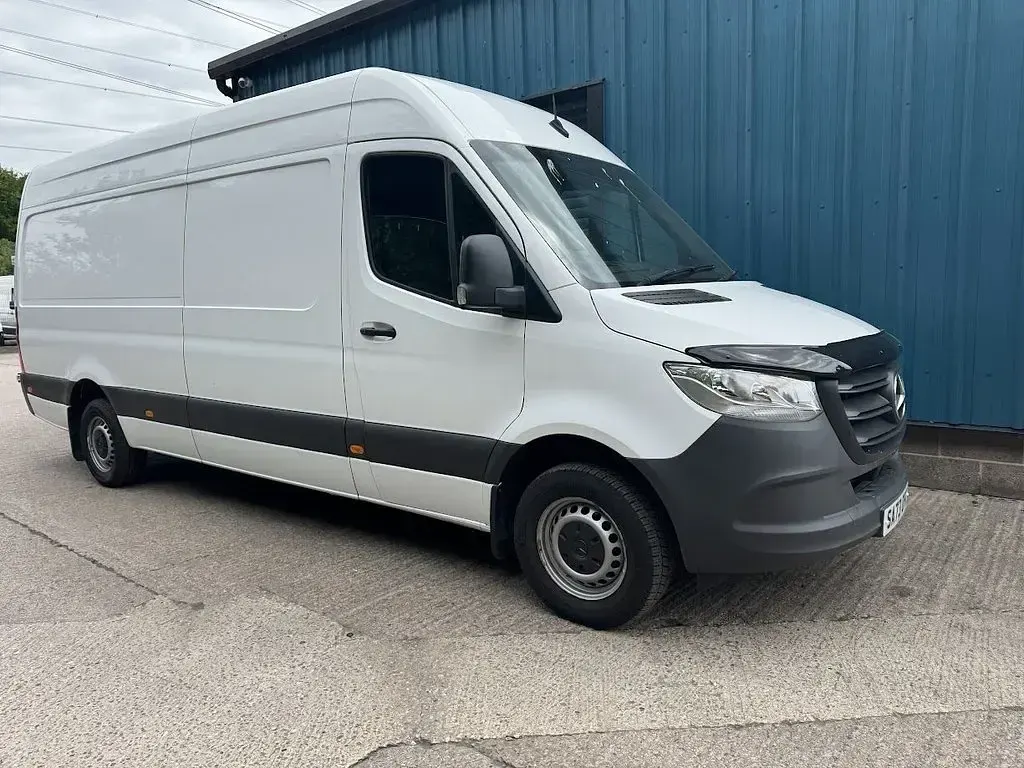 Begagnad Mercedes Sprinter Progressive 150 HK (110 kW) 2023 Vit Van