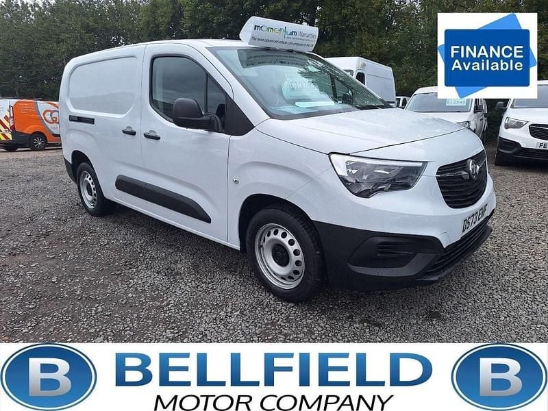 White Used 2023 Vauxhall Combo MPV | £13,795 (Fair price) - Image 1/4