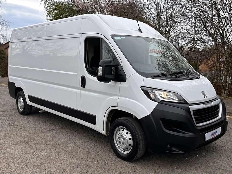Used Peugeot Boxer 140 HP (102 kW) 2022 White Van