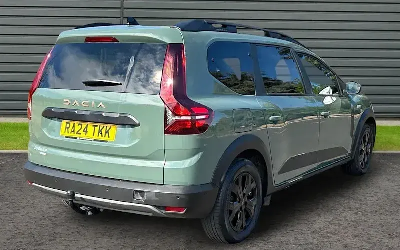 Used Dacia Jogger Extreme 141 HP (103 kW) 2024 Green MPV