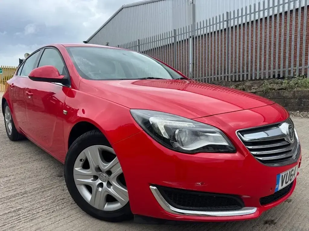 Used Vauxhall Insignia Design Edition 2014 Red Hatchback