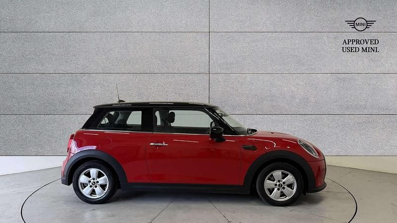 Używany Mini Cooper Classic 134 KM (98 kW) 2023 Czerwony Hatchback