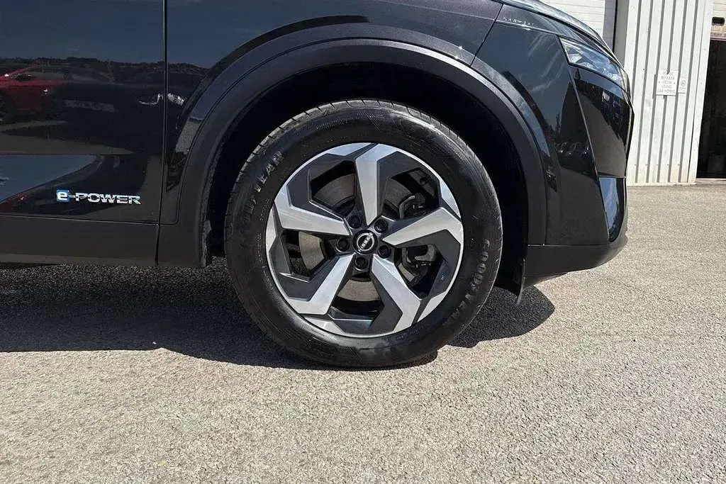 Used Nissan Qashqai N-Connecta 190 HP (139 kW) 2024 Black SUV