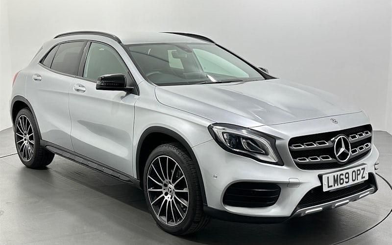 Used 2020 Mercedes GLA200 AMG line SUV | £16,945 (Fair price) - Image 1/3