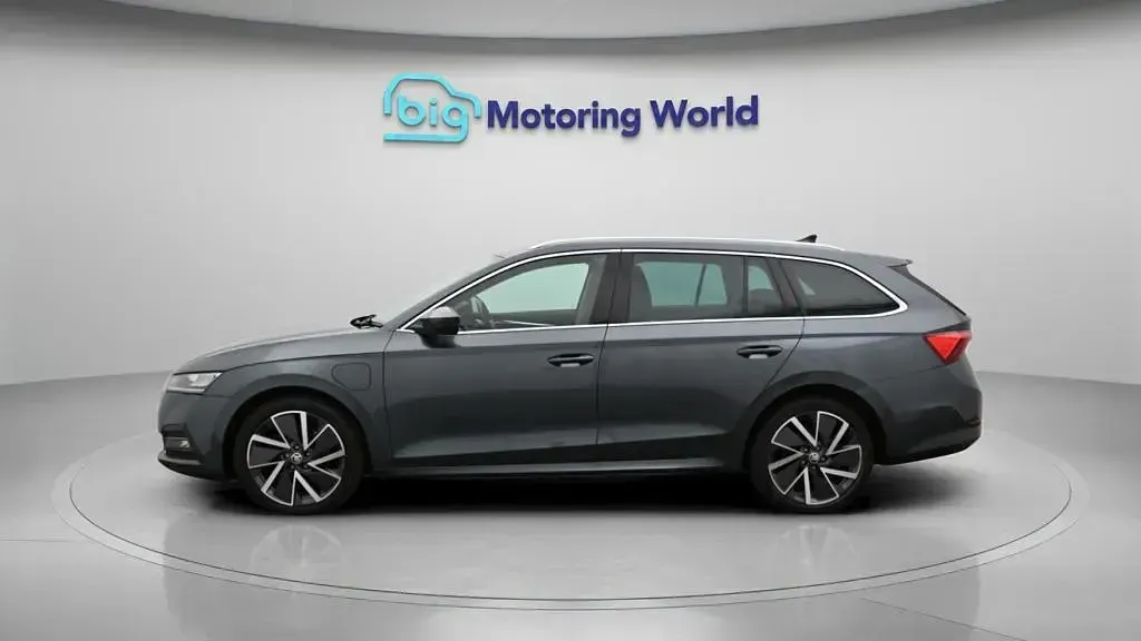 Used Skoda Octavia SE L 204 HP (150 kW) 2022 Grey Estate