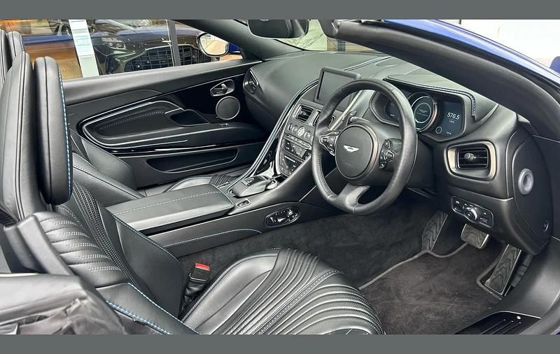 Used Aston Martin DB11 503 HP (369 kW) 2020 Blue Cabriolet
