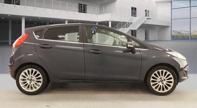 Used Ford Fiesta Titanium 125 HP (91 kW) 2013 Grey Hatchback
