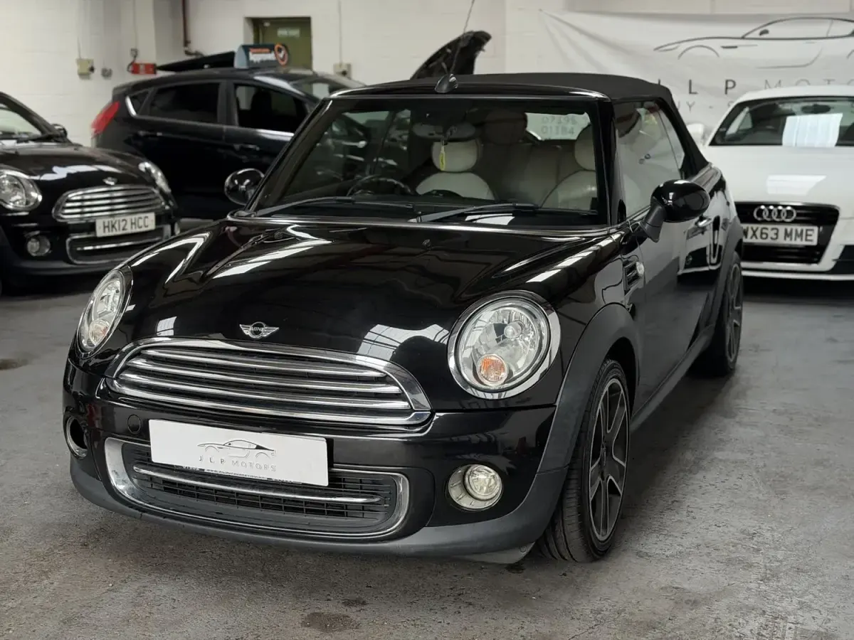Używany Mini Cooper Cabriolet 122 KM (89 kW) 2015 Czarny Kabriolet
