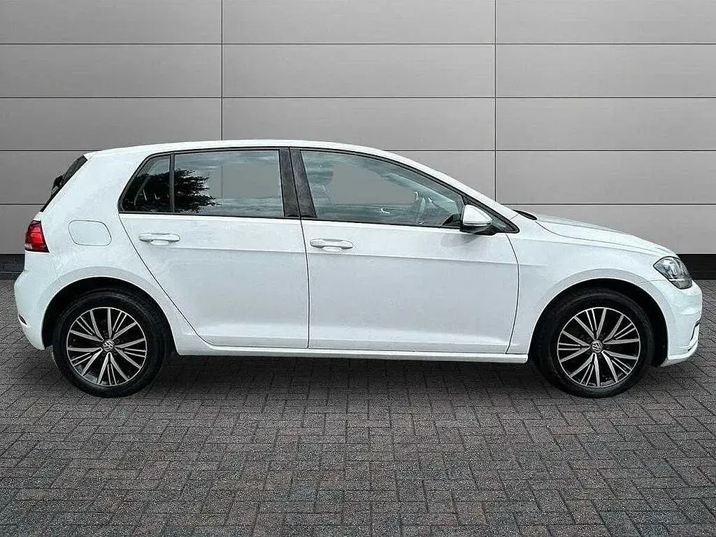 Used VW Golf VII SE 115 HP (84 kW) 2018 White Hatchback
