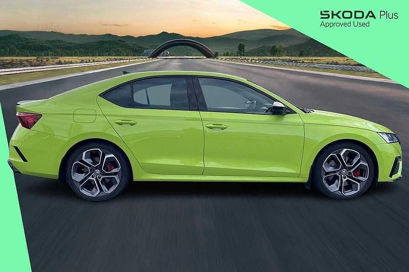 Used Skoda Octavia vRS 180 HP (132 kW) 2023 Hyper green Hatchback