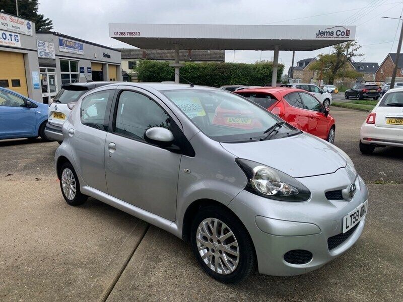 Silver Used 2009 Toyota Aygo Platinum Hatchback | £3,990 (Fair price) - Image 1/4