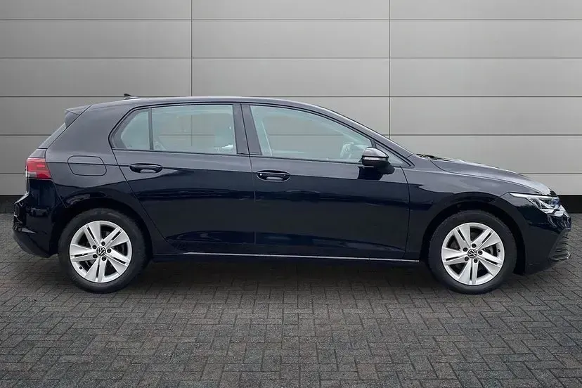 Used VW Golf VIII Life 150 HP (110 kW) 2022 Black Hatchback