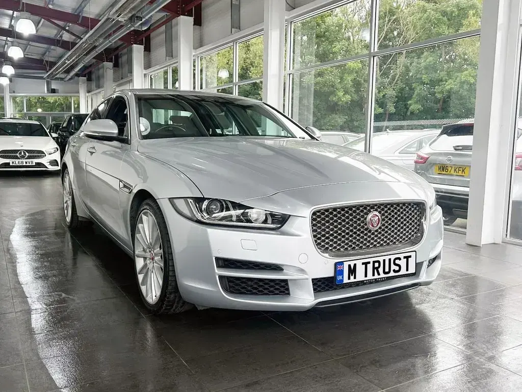 Used Jaguar XE Portfolio 250 HP (183 kW) 2018 Silver Sedan