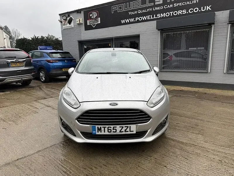 Used Ford Fiesta Titanium 75 HP (55 kW) 2015 Silver Hatchback