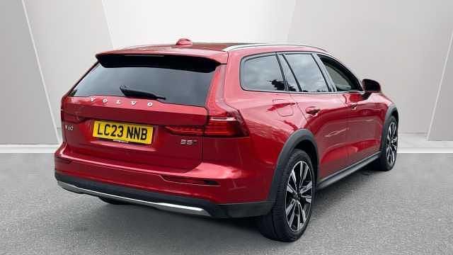 Used Volvo V60 CC Ultimate 250 HP (183 kW) 2023 Estate