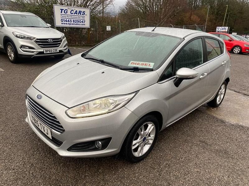Used Ford Fiesta Zetec 75 HP (55 kW) 2015 Silver Hatchback