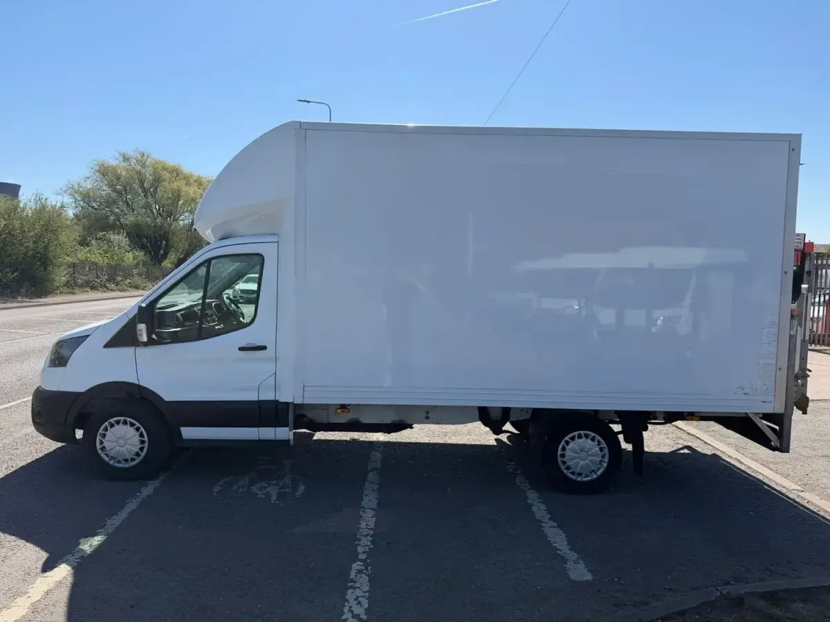 Begagnad Ford Transit 130 HK (95 kW) 2021 Vit Cab