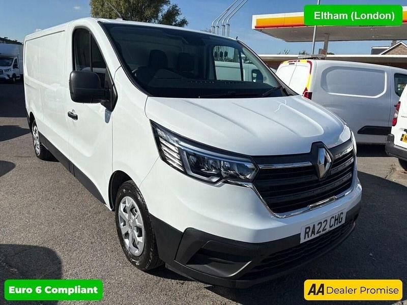 White Used 2022 Renault Trafic MPV | £11,999 (Super price) - Image 1/2