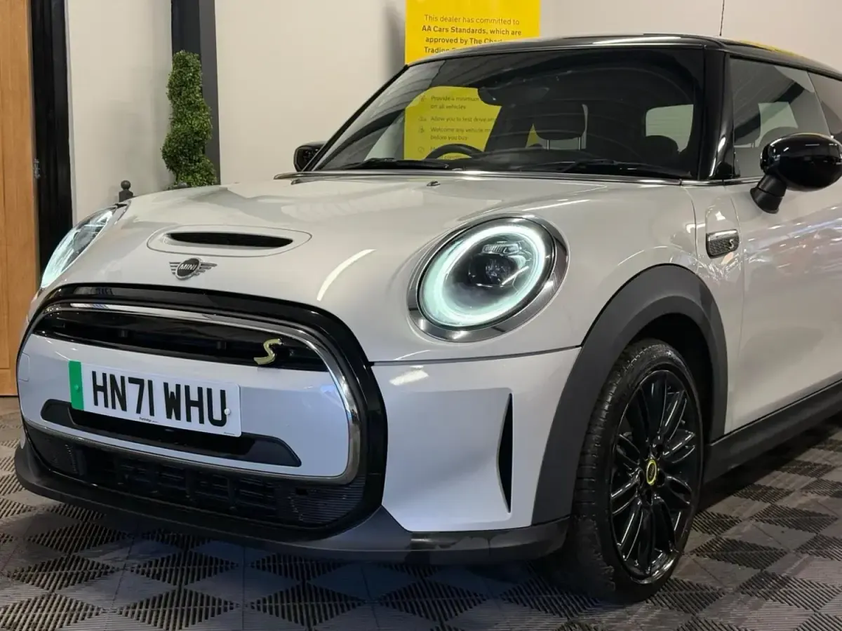 Używany Mini Cooper SE Hatch 135 kW (184 KM) 2021 Srebrny Hatchback