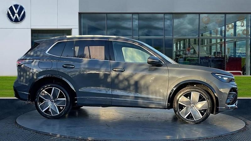 Used VW Tiguan R-line 204 HP (150 kW) 2025 Dolphin grey metallic SUV