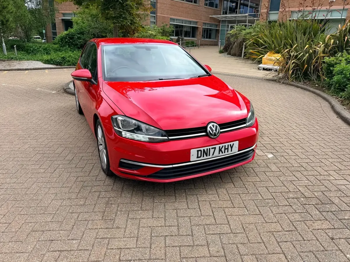 Used VW Golf VII SE 125 HP (91 kW) 2017 Red Hatchback