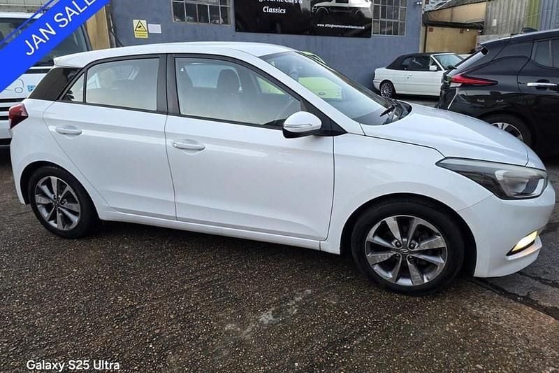White Used 2015 Hyundai i20 SE Hatchback | £4,395 (Expensive) - Image 1/1