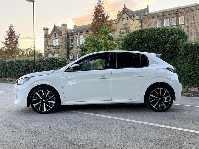 Used Peugeot 208 Allure Premium 100 HP (73 kW) 2020 White Hatchback