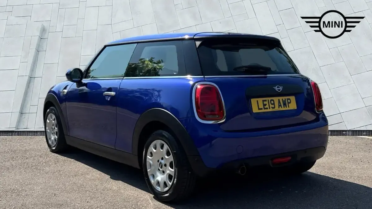 Used Mini ONE Classic 101 HP (74 kW) 2019 Blue Hatchback