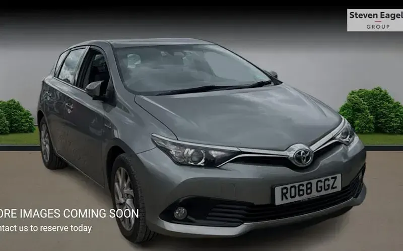 Usado Toyota Auris Hybrid 136 HP (100 kW) 2019 Citadino