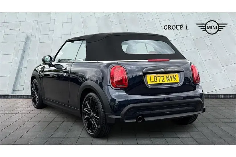 Usado Mini Cooper Cabriolet Exclusive 136 HP (100 kW) 2022 Preto Cabrios
