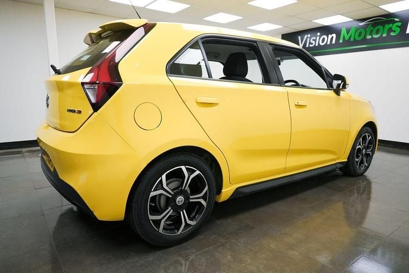 Usado MG MG3 Excite 106 HP (77 kW) 2022 Amarelo Citadino