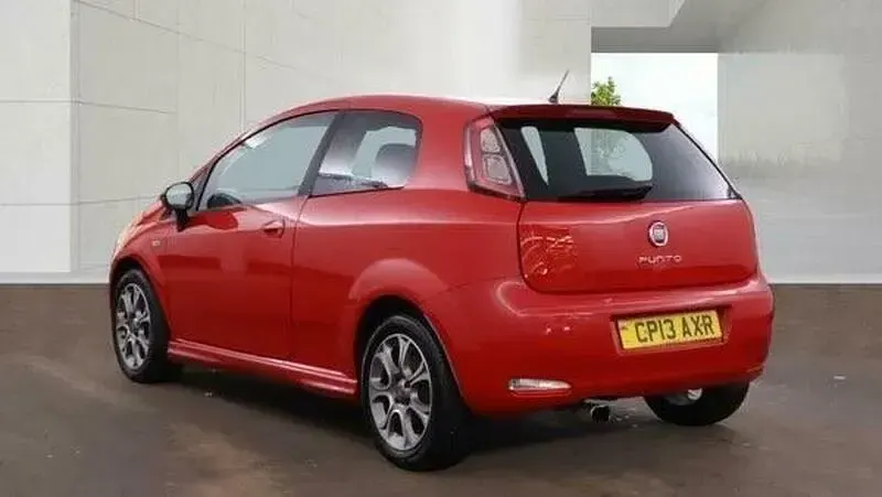 Used Fiat Punto 77 HP (56 kW) 2013 Red Hatchback