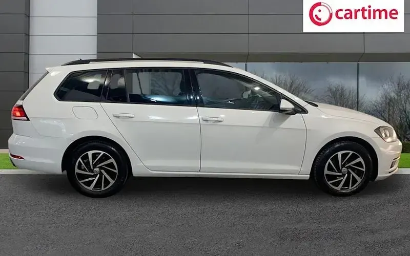 Used VW Golf VII Match 116 HP (85 kW) 2019 White Estate