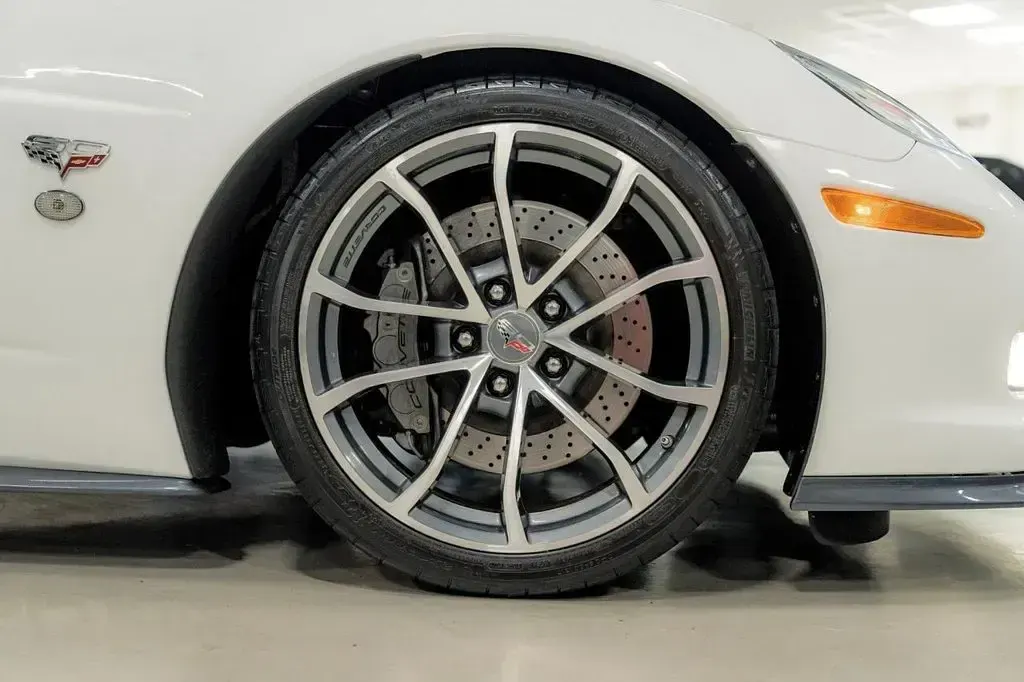 Used Chevrolet Corvette 700 HP (514 kW) 2013 White Cabriolet