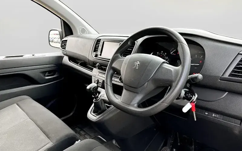 Used Peugeot Expert Premium 144 HP (105 kW) 2023 White Van