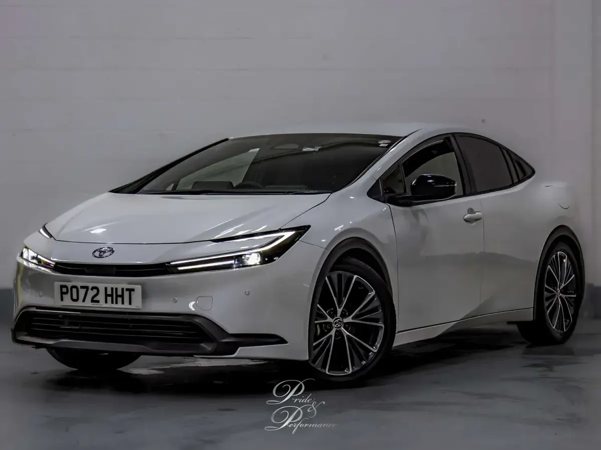 Used Toyota Prius Design 199 HP (146 kW) 2025 White Hatchback
