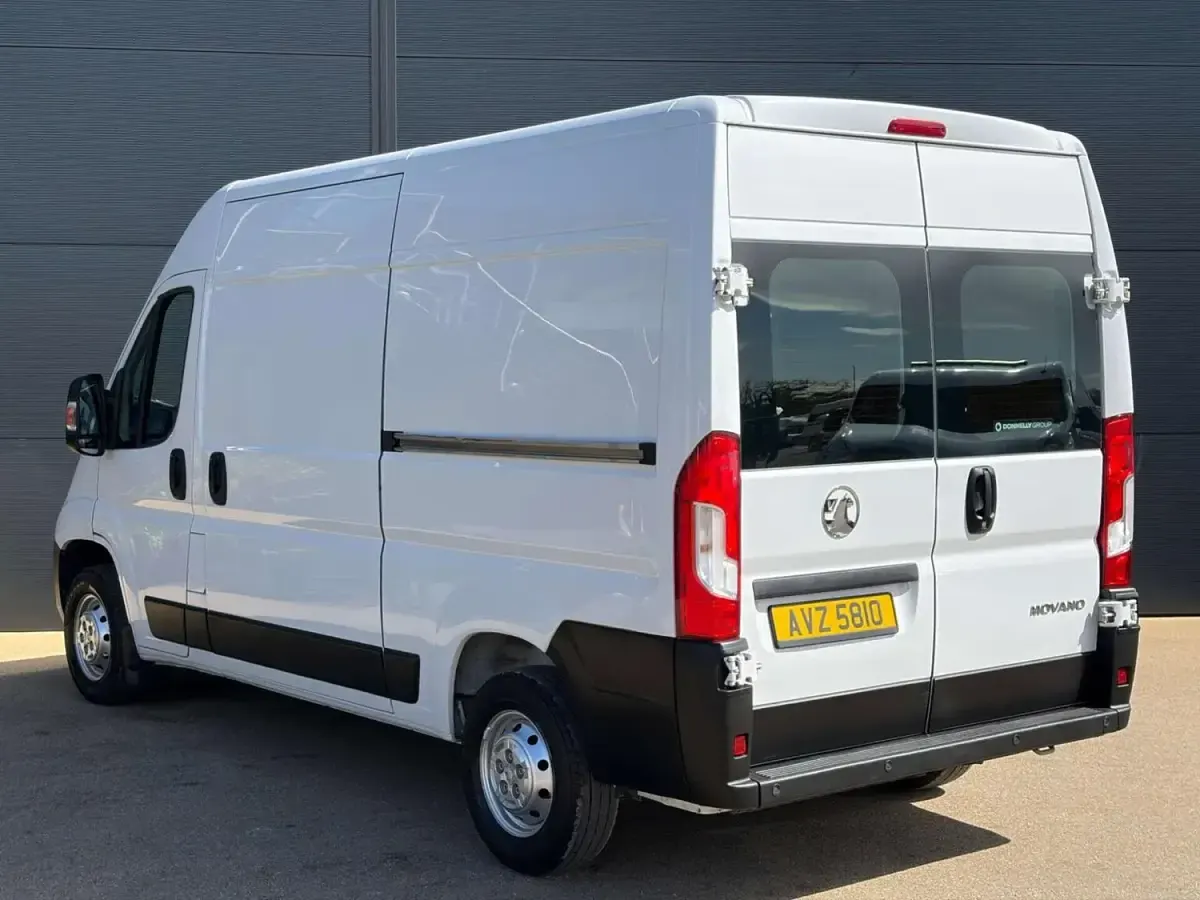 Begagnad Vauxhall Movano S 2023 Vit