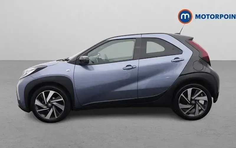Used Toyota Aygo X 72 HP (52 kW) 2025 Grey SUV