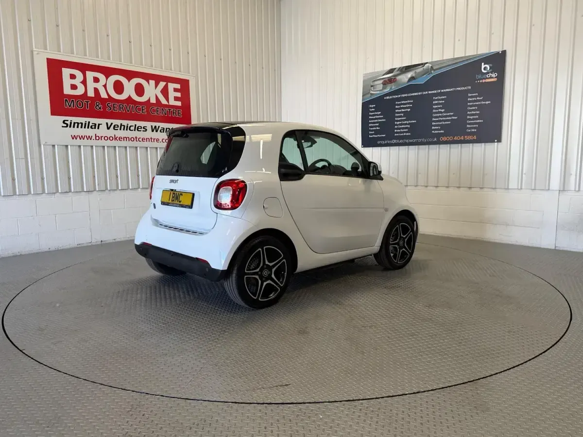 Used Smart ForTwo Electric Drive Premium 60 kW (82 HP) 2023 White Coupe