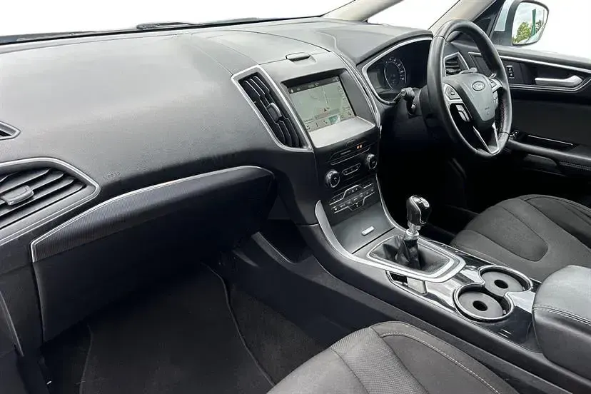 Usado Ford S-MAX Titanium 150 CV (110 kW) 2018 Blanco Monovolumen