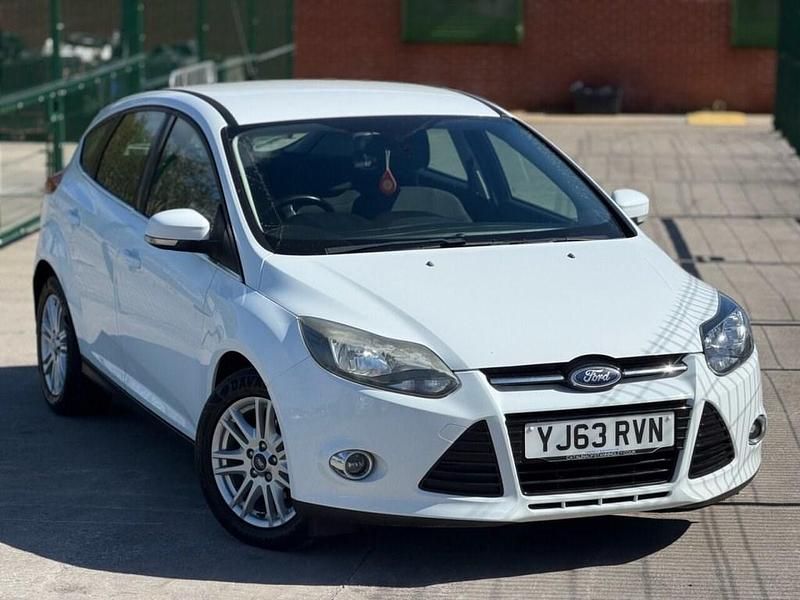 Used Ford Focus Titanium 115 HP (84 kW) 2013 White Hatchback