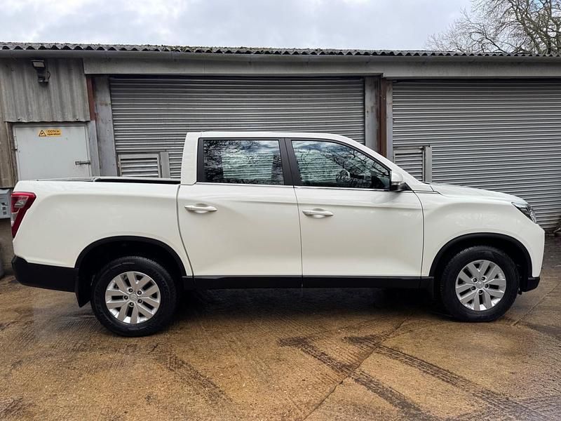 Used Ssangyong (KGM) Musso 181 HP (133 kW) 2023 White Pickup