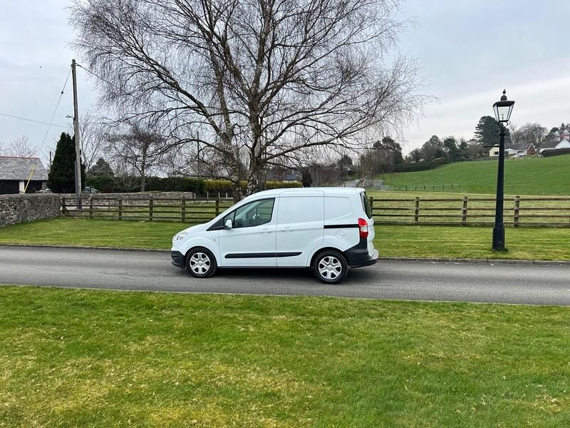 Used Ford Transit Trend 95 HP (69 kW) 2018 White Van
