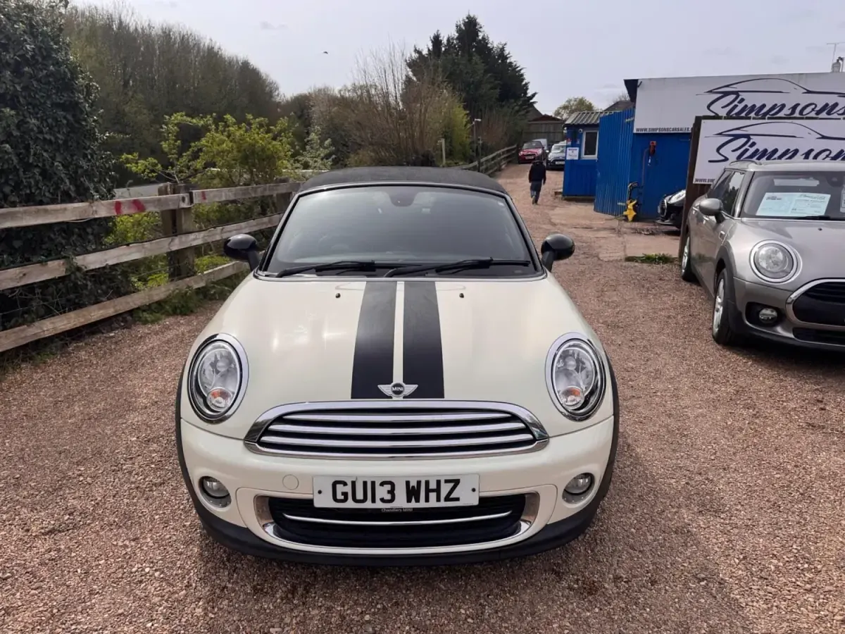 Usado Mini Cooper Cabriolet 122 HP (89 kW) 2013 Branco Cabrios