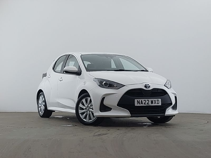 White Used 2022 Toyota Yaris Hybrid Hatchback | £13,498 (Good price) - Image 1/4