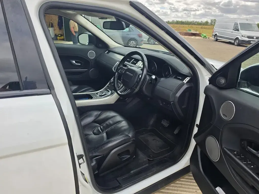 Used Land Rover Range Rover evoque Pure 190 HP (139 kW) 2014 White SUV