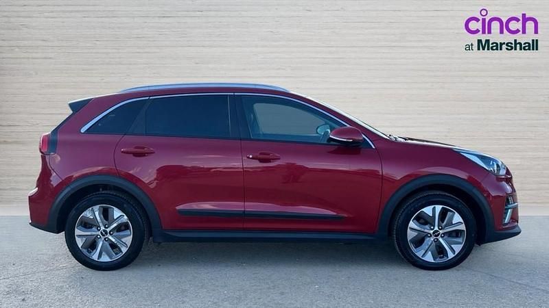 Usado Kia e-Niro 147 kW (201 HP) 2022 Vermelho SUV