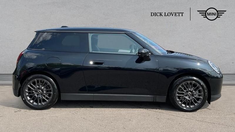 Used Mini Cooper SE Hatch 158 kW (215 HP) 2024 Black Hatchback
