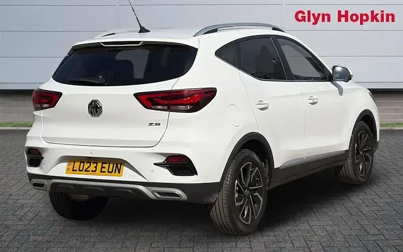 Używany MG ZS Exclusive 111 KM (81 kW) 2023 Biały SUV
